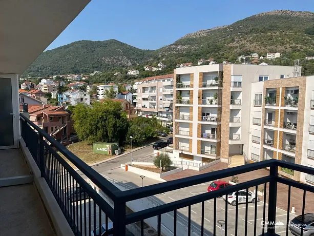 Penthouse sa velikom terasom i parkingom u Tivtu — 99 m², 3 spavaće sobe